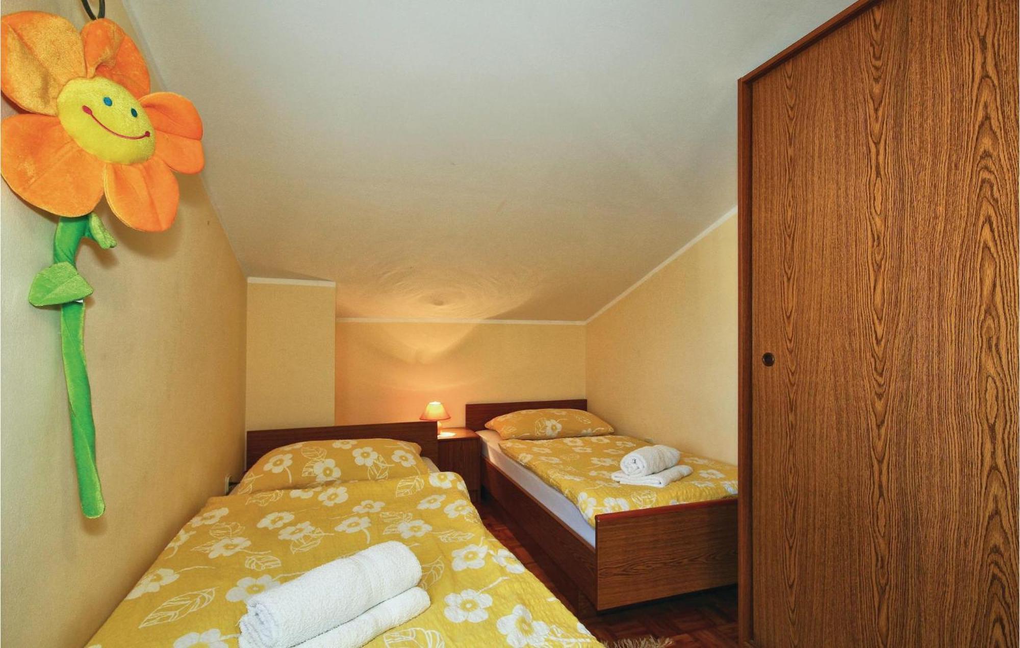 3 Bedroom Gorgeous Apartment In Porec Bagian luar foto