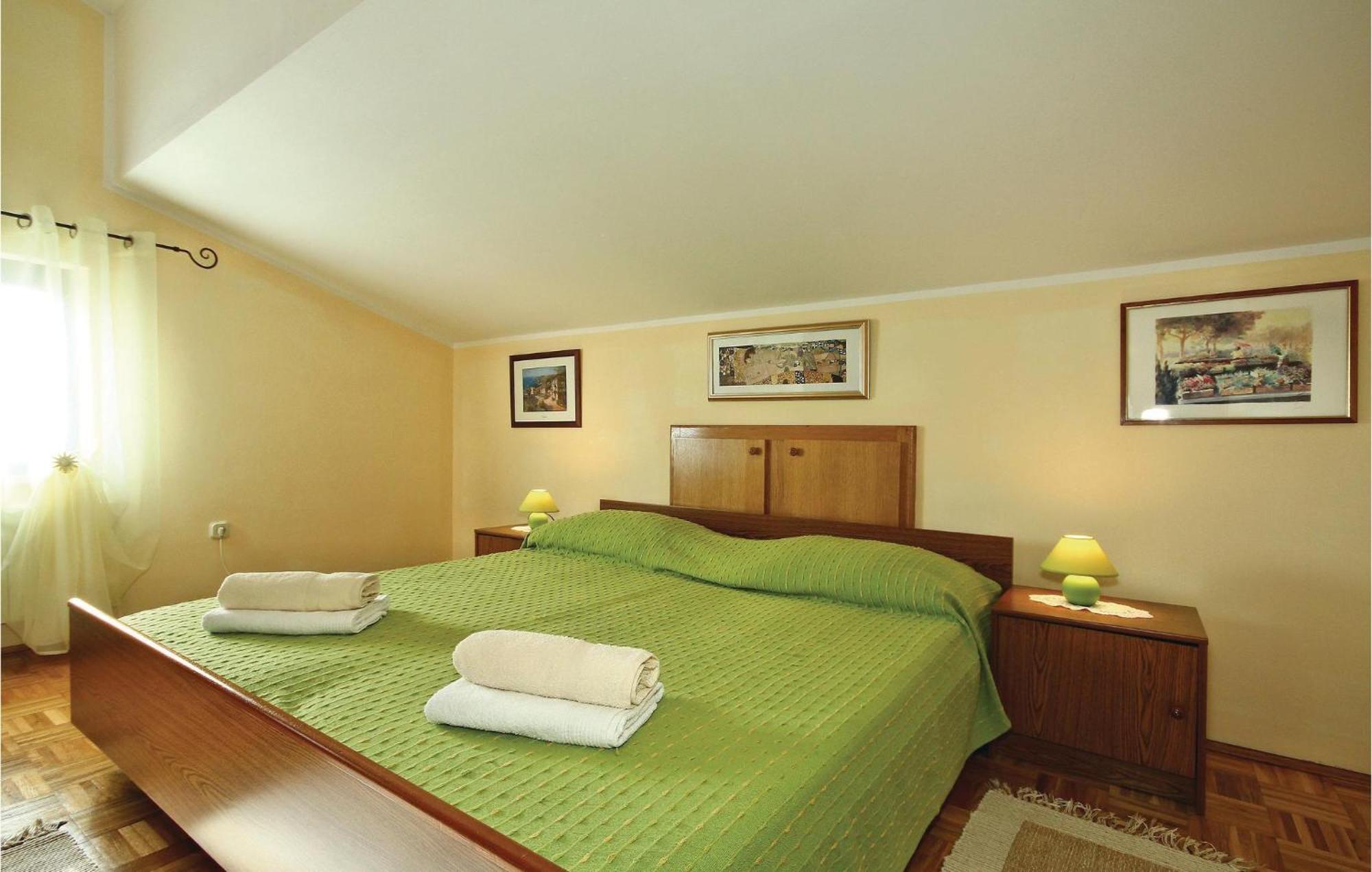 3 Bedroom Gorgeous Apartment In Porec Bagian luar foto