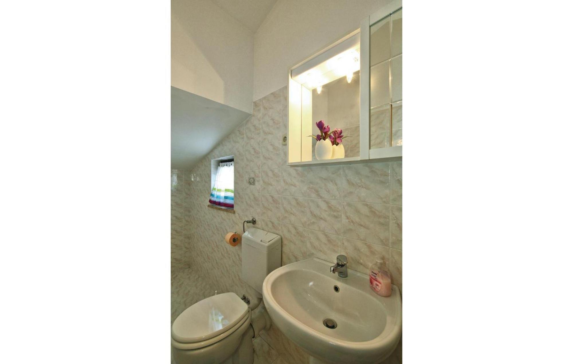 3 Bedroom Gorgeous Apartment In Porec Bagian luar foto