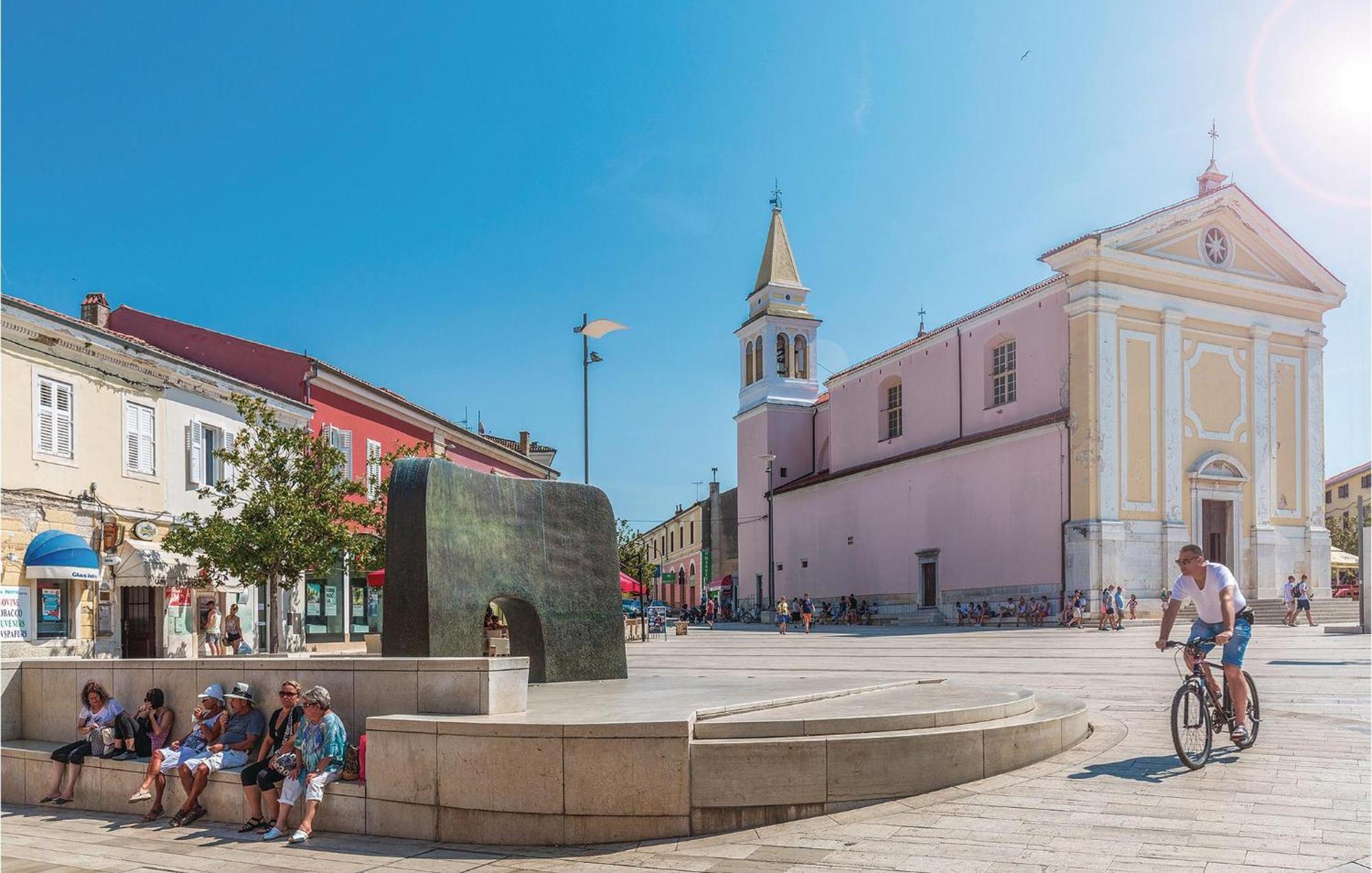 3 Bedroom Gorgeous Apartment In Porec Bagian luar foto
