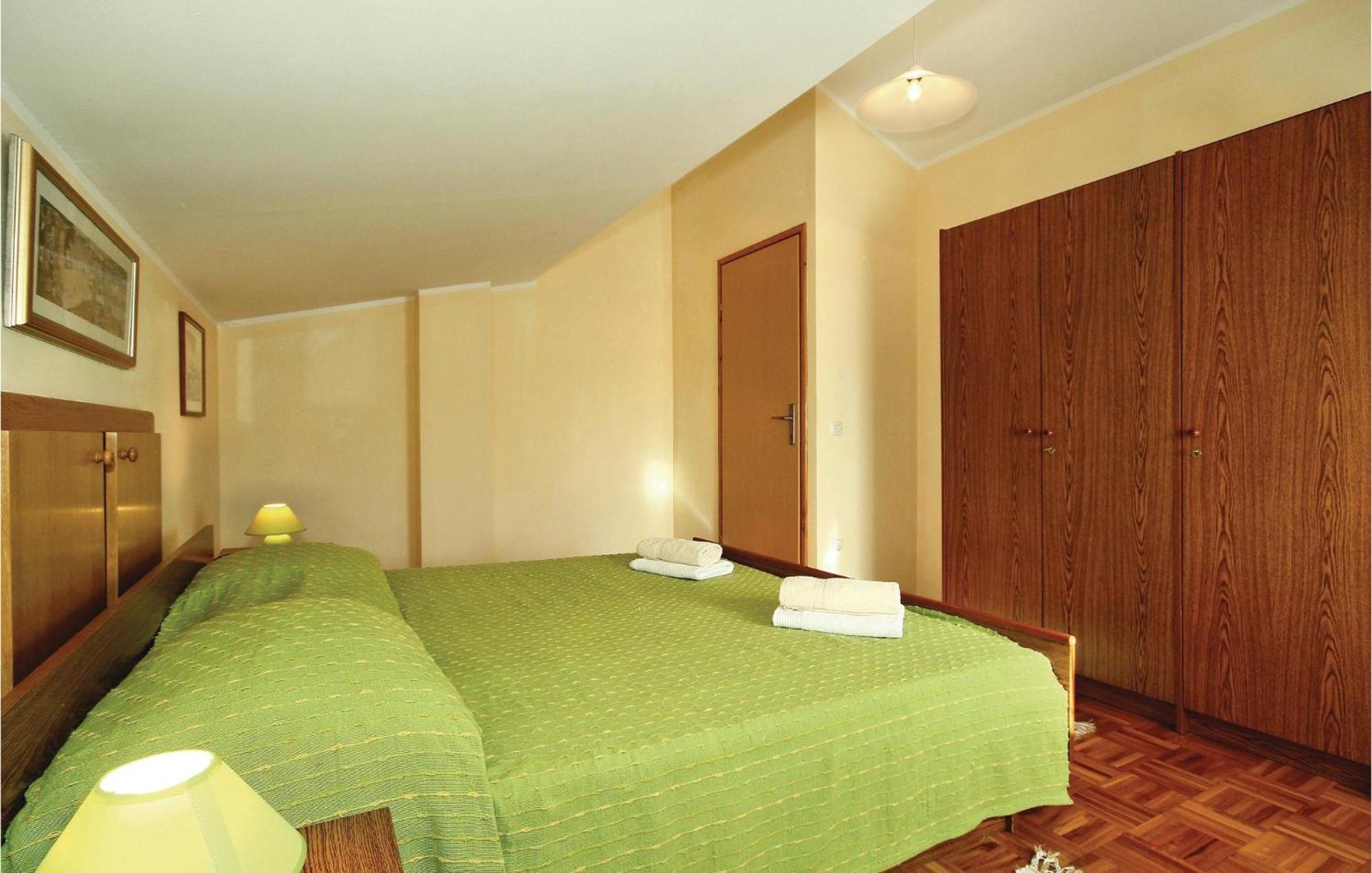 3 Bedroom Gorgeous Apartment In Porec Bagian luar foto