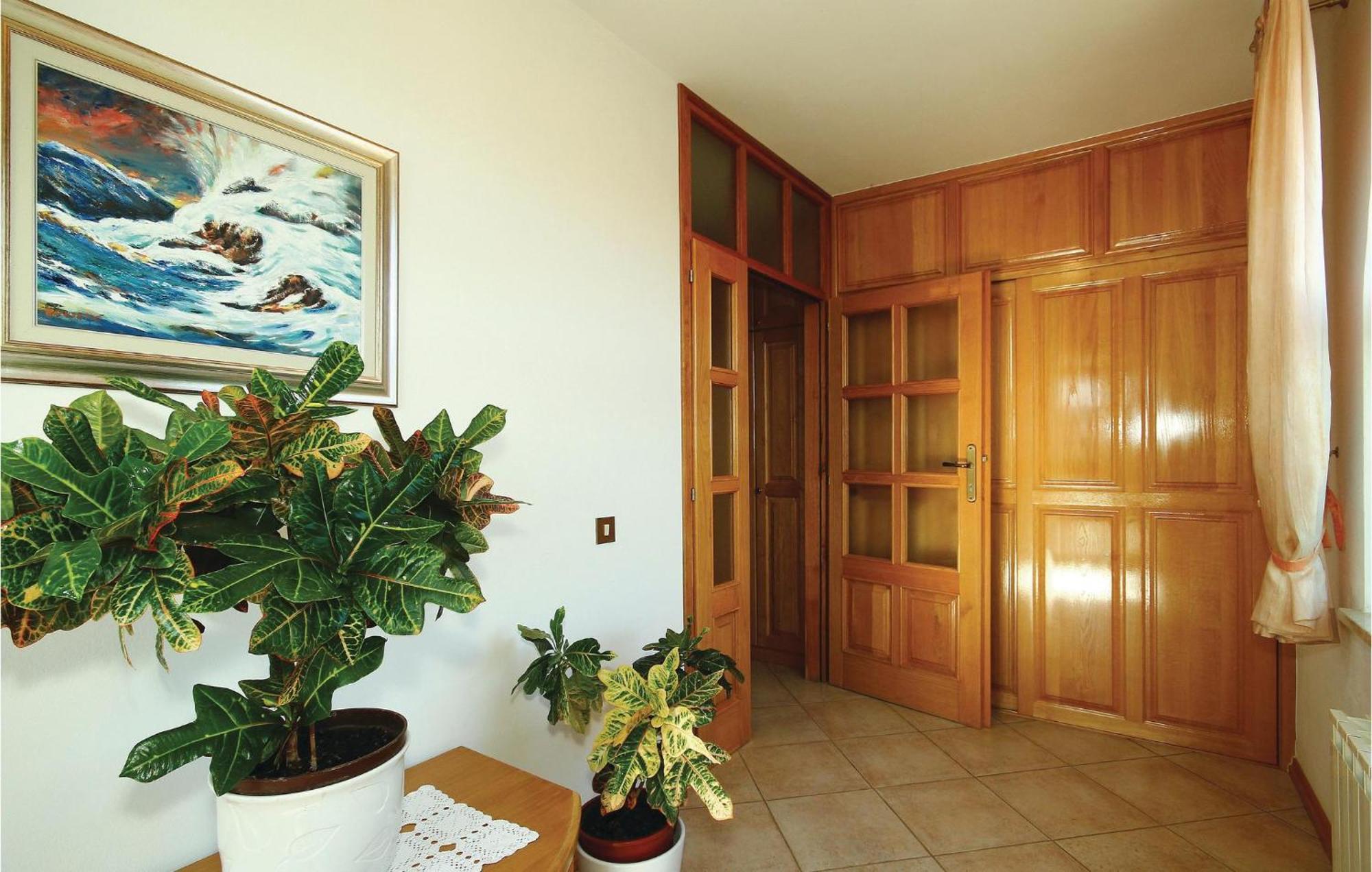 3 Bedroom Gorgeous Apartment In Porec Bagian luar foto