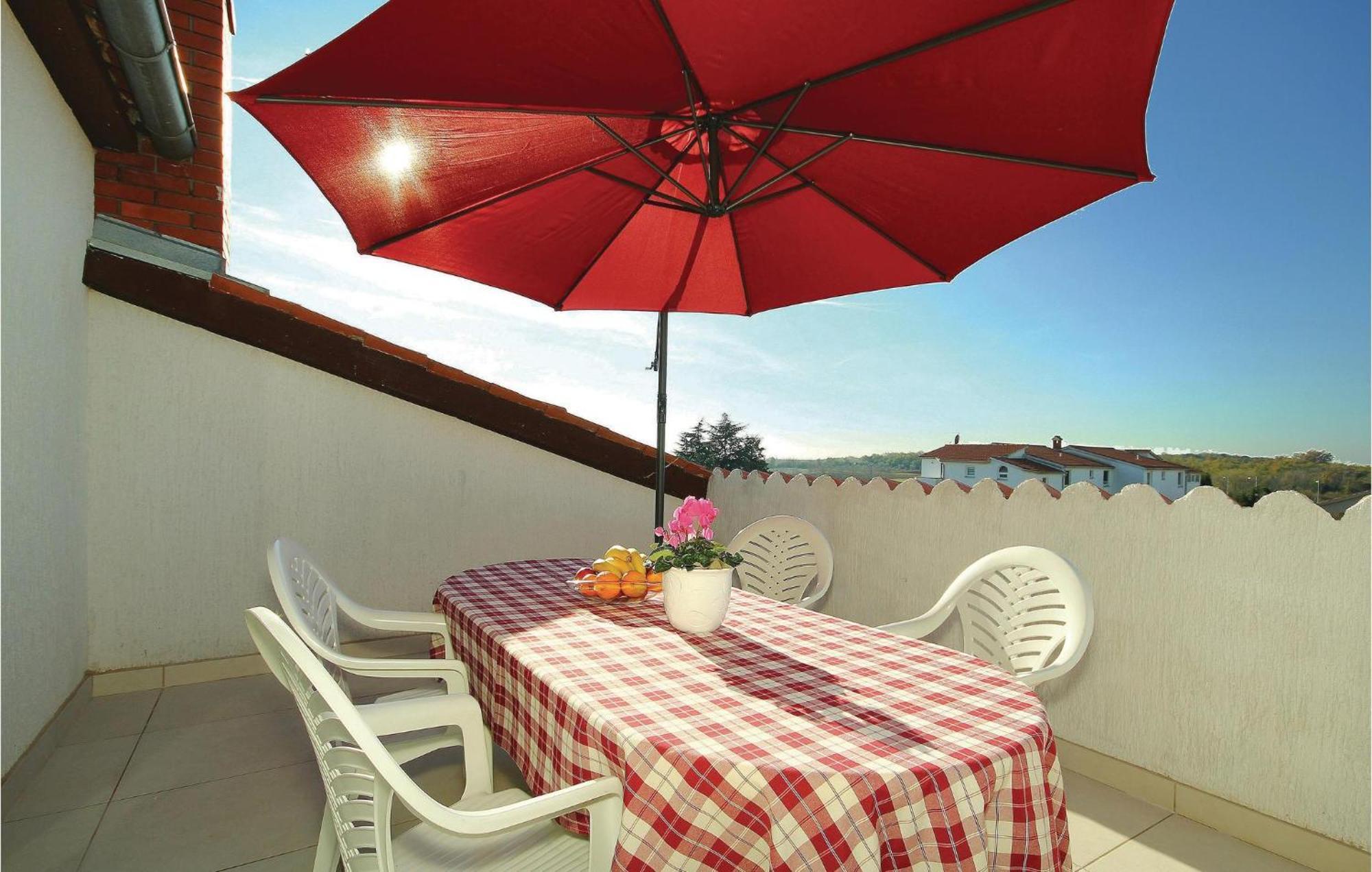 3 Bedroom Gorgeous Apartment In Porec Bagian luar foto