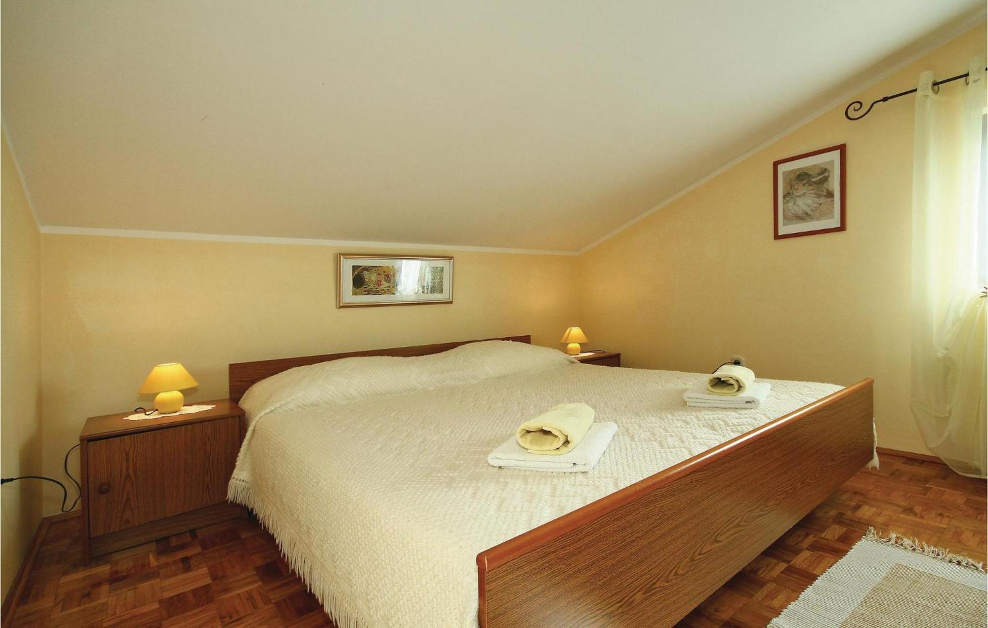 3 Bedroom Gorgeous Apartment In Porec Bagian luar foto