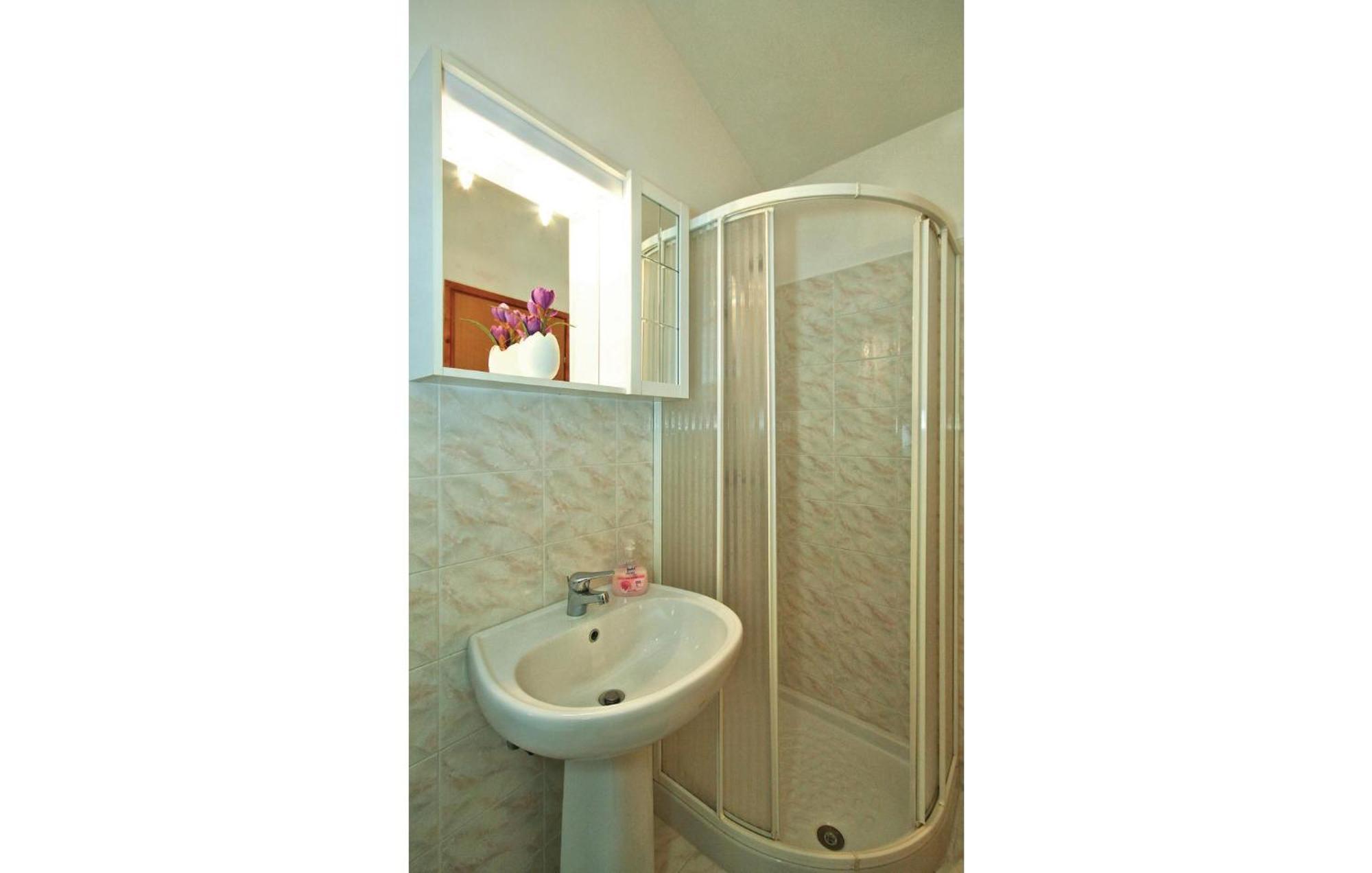 3 Bedroom Gorgeous Apartment In Porec Bagian luar foto