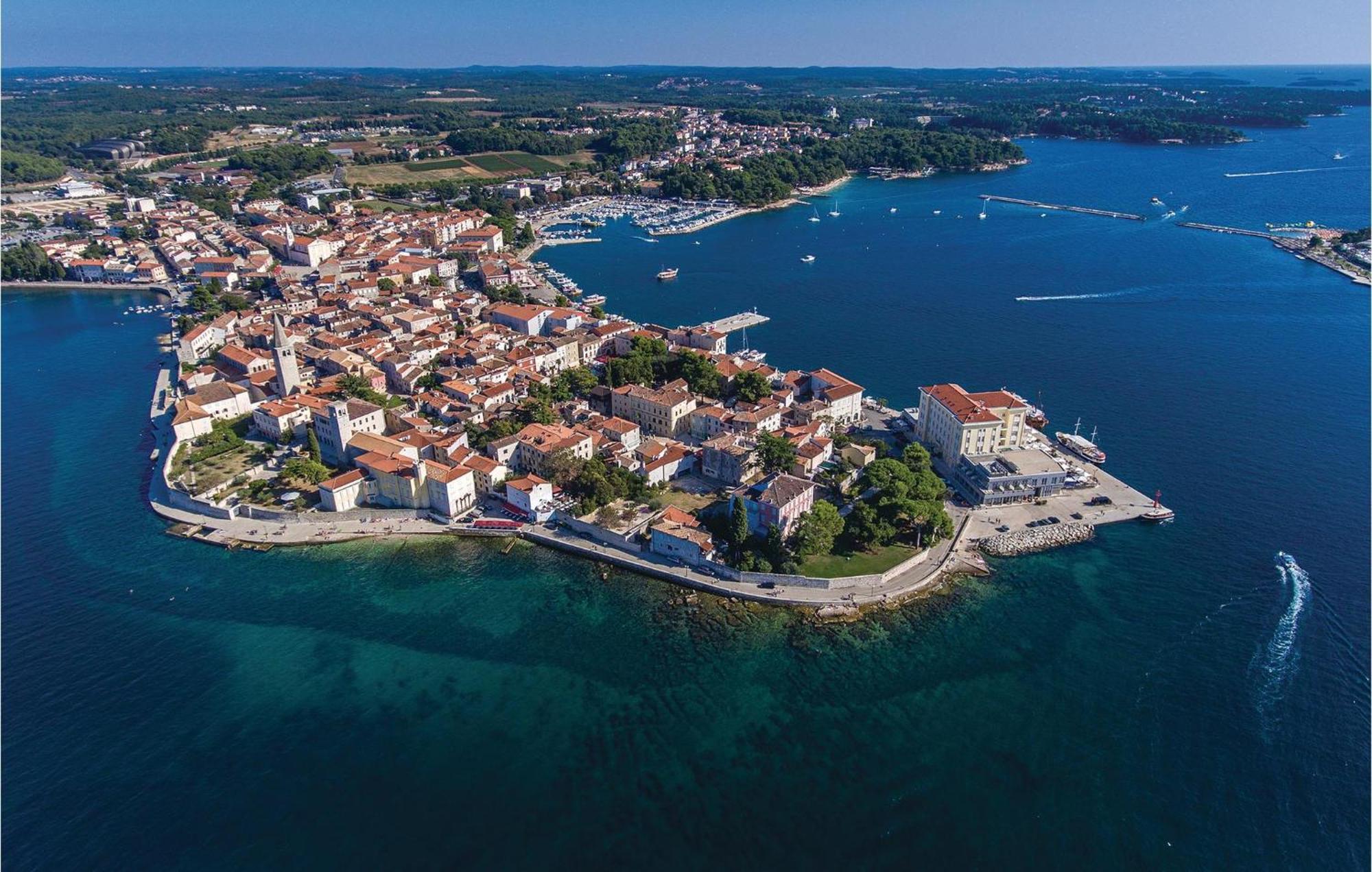 3 Bedroom Gorgeous Apartment In Porec Bagian luar foto