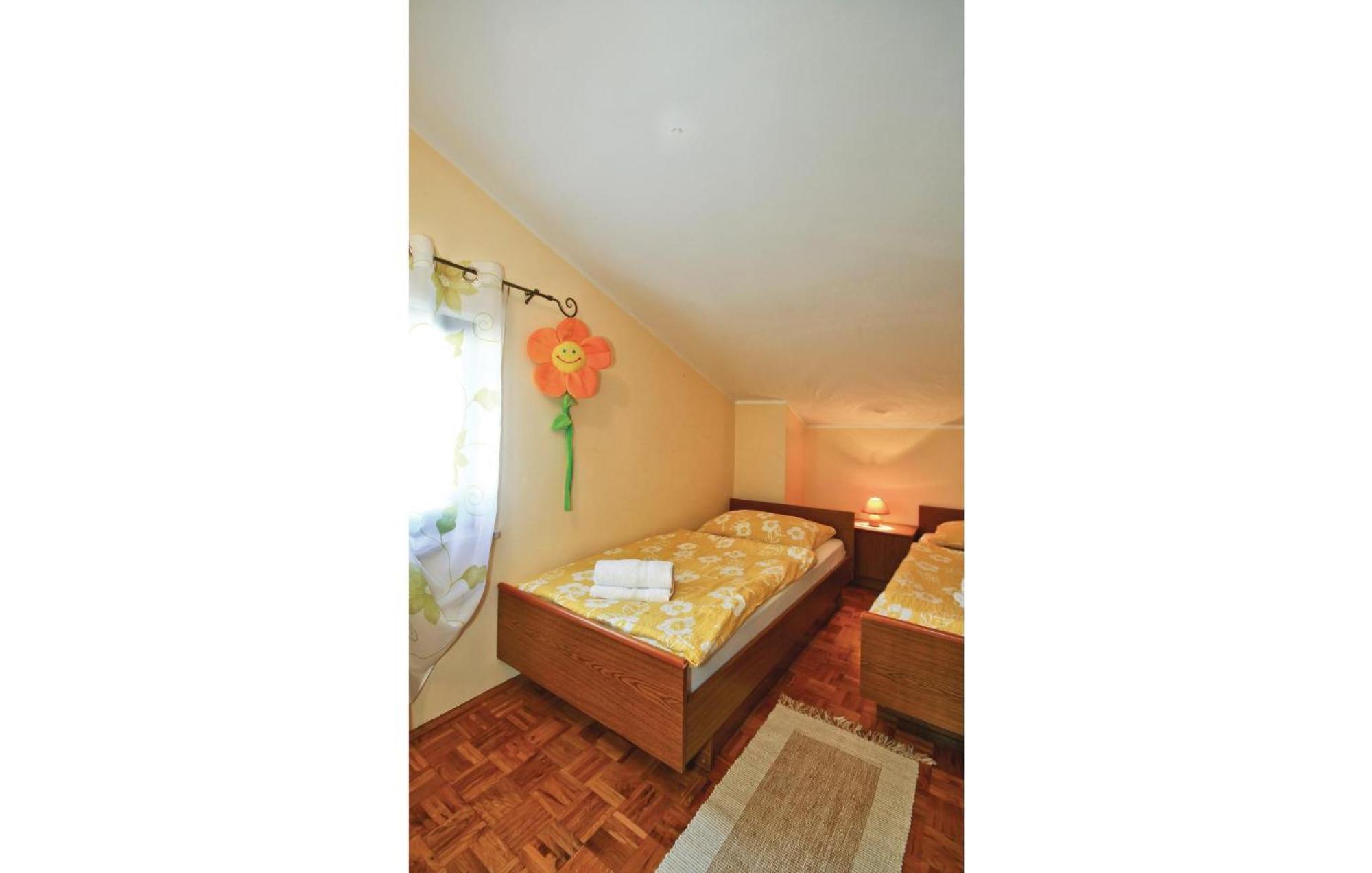 3 Bedroom Gorgeous Apartment In Porec Bagian luar foto