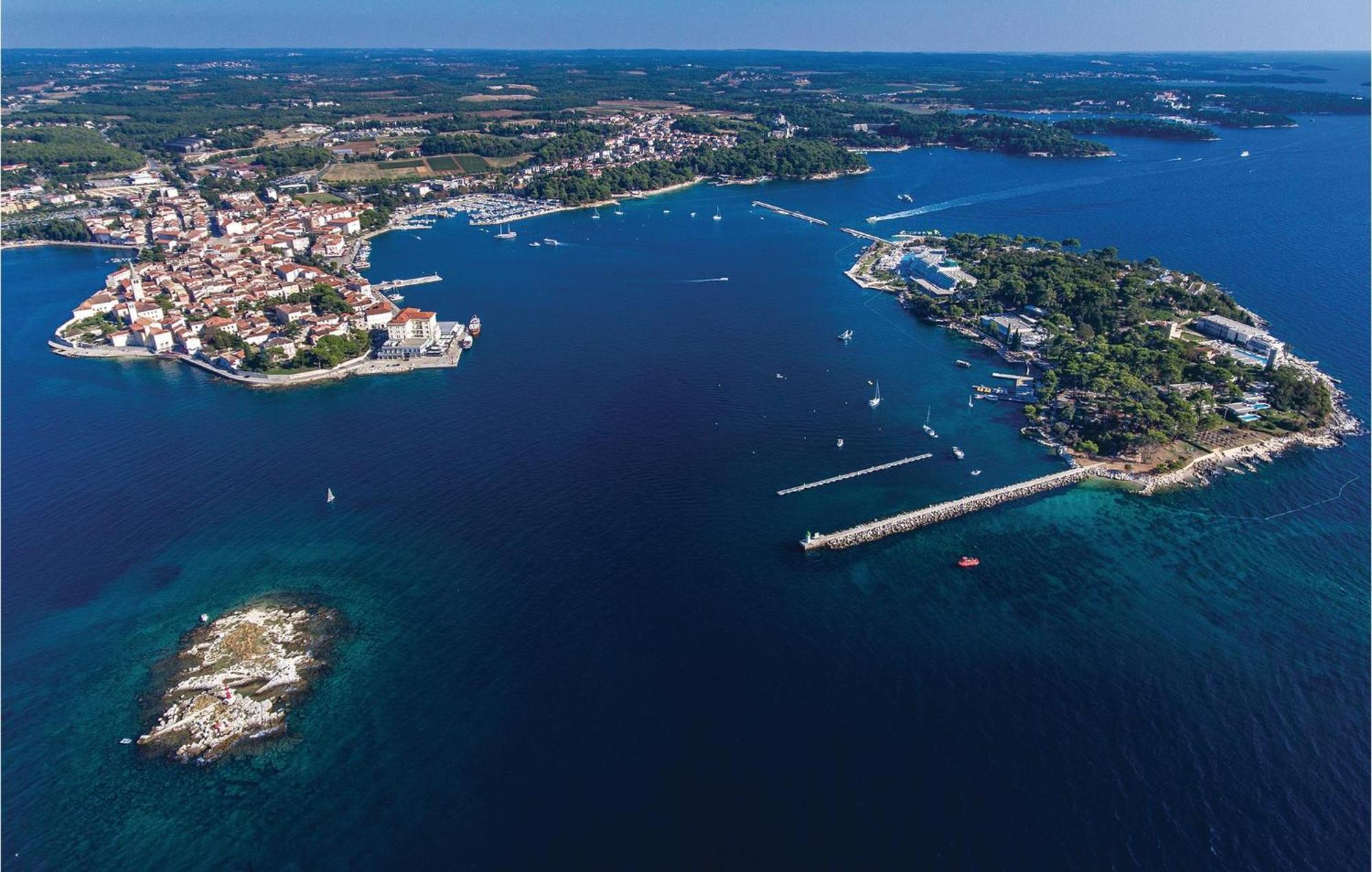3 Bedroom Gorgeous Apartment In Porec Bagian luar foto